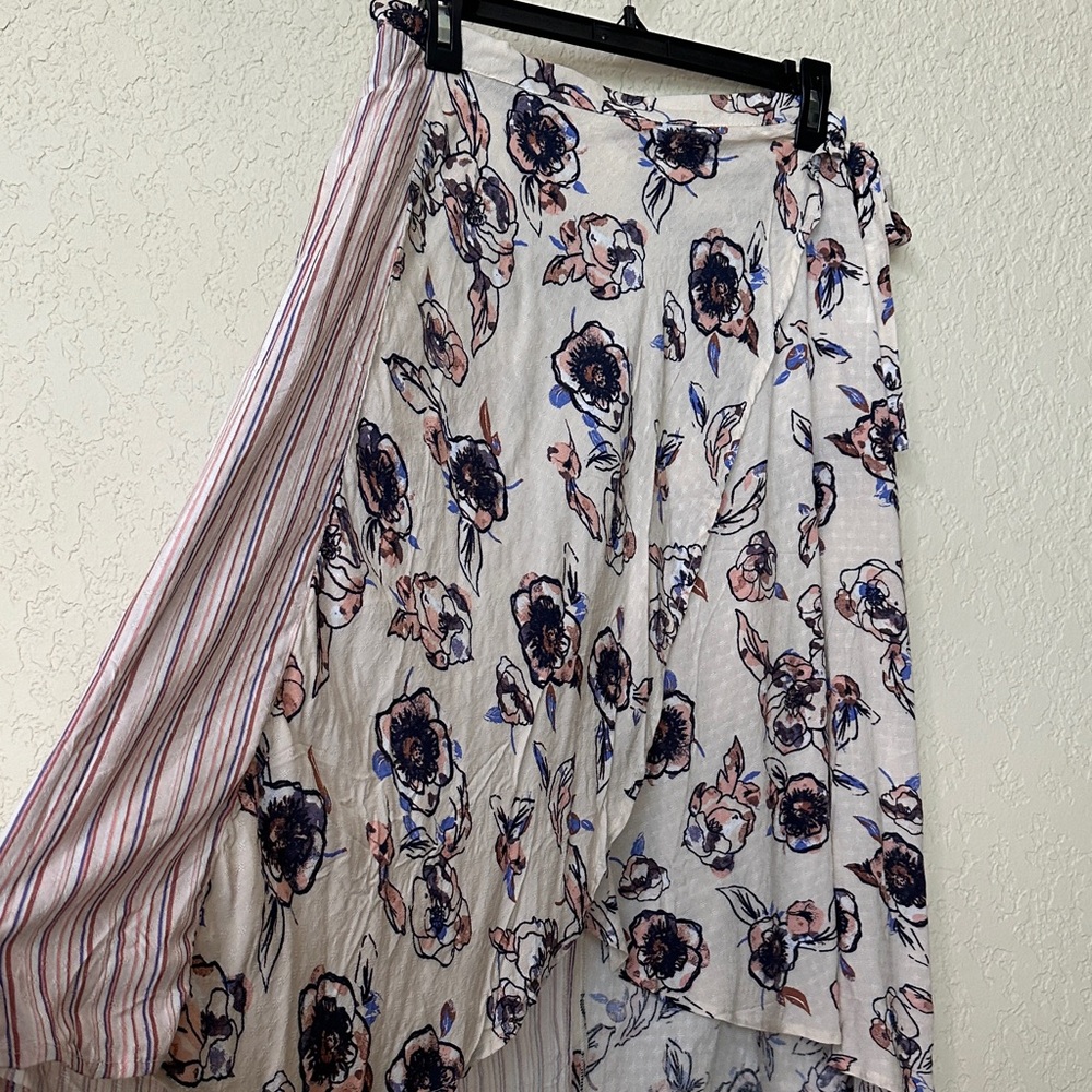 Crimson In Grace Floral Wrap Maxi Skirt in White and Pink S
